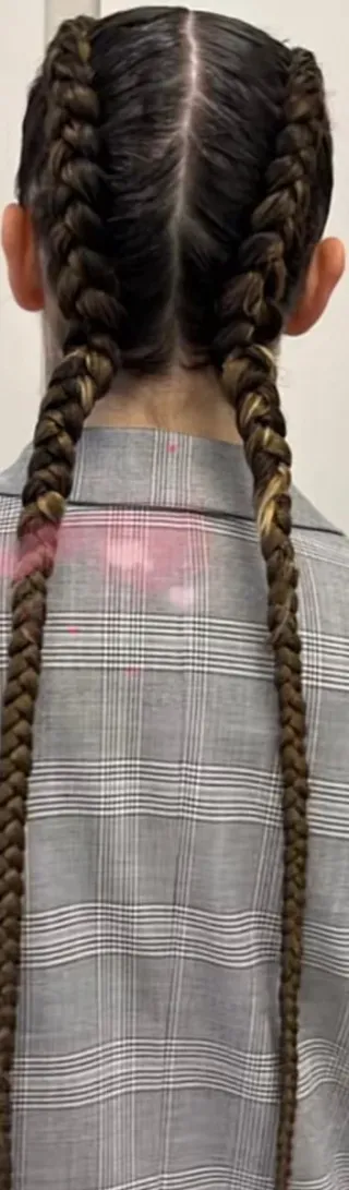 Trenzas de caja con extensiones naranjas
