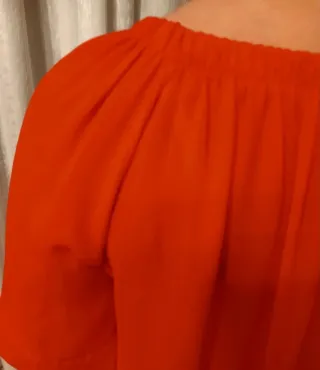 Camicia rossa manica corta con fiocchi