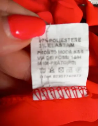 Camicia rossa manica corta con fiocchi