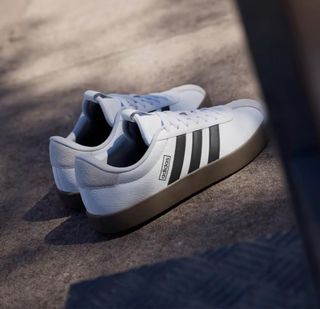 Zapatillas Adidas Blancas y Marrones