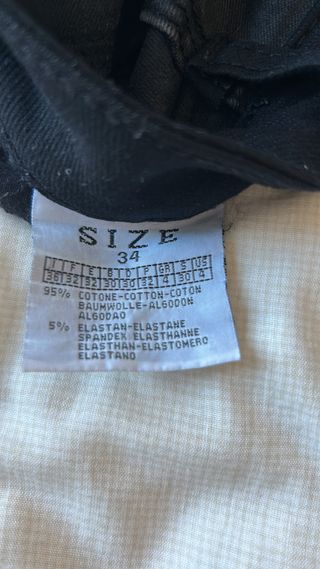 Pantalón vaquero negro y tela