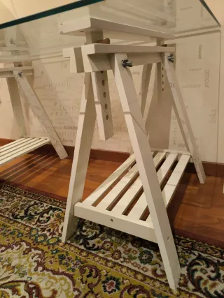 Mesa de cristal Ikea con caballetes