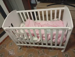 Cuna blanca para bebé
