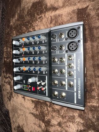 Mezclador Behringer Xenyx 802S