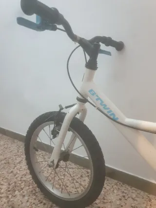 Bicicleta infantil Btwin blanca