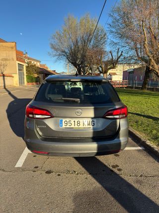 Opel Astra K familiar 2018