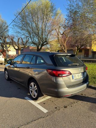 Opel Astra K familiar 2018