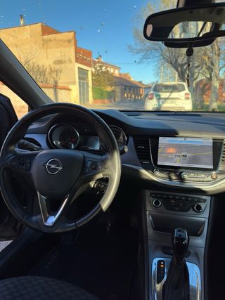 Opel Astra K familiar 2018