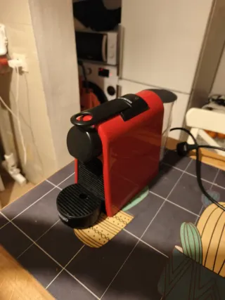 Cafetera Nespresso Roja