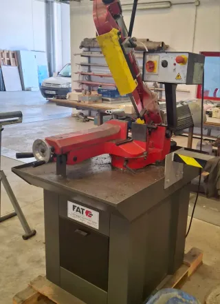 Sierra de cinta para cortar metal