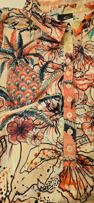 Blusa Diseño Italiano. Estampado Floral. Exclusiva