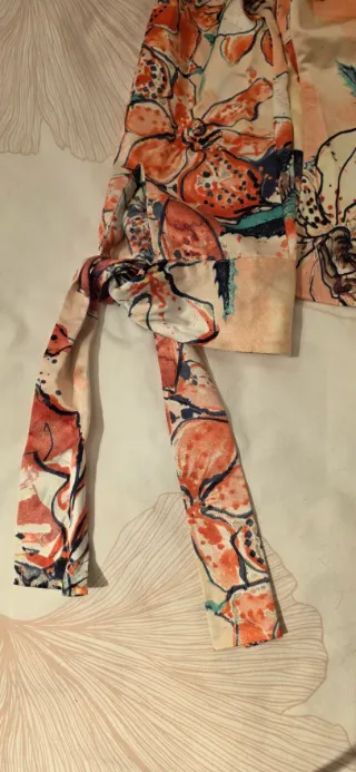 Blusa Diseño Italiano. Estampado Floral. Exclusiva