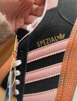 Adidas Spezial Negras y Rosas