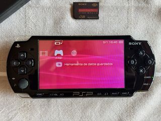 PSP 2004 Negra + Cargador + Memory Stick