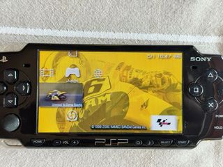 PSP 2004 Negra + Cargador + Memory Stick