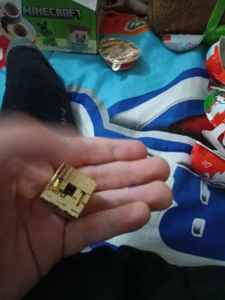 Bloque Dorado Minecraft Kinder Joy Colección
