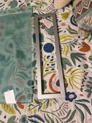 Lavabo de cristal transparente con apliques