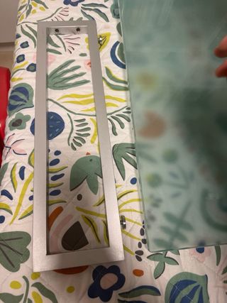 Lavabo de cristal transparente con apliques