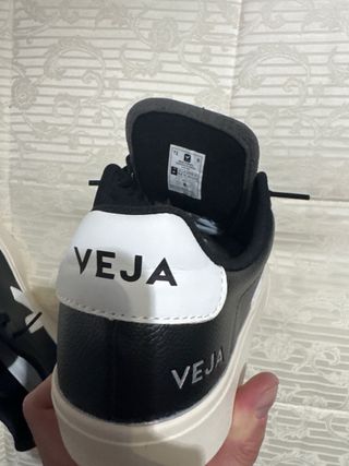 Zapatillas Veja Hombre Negras y Blancas