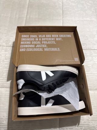 Zapatillas Veja Hombre Negras y Blancas