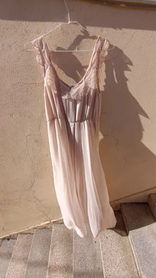 Abito lungo rosa con dettagli di H&M