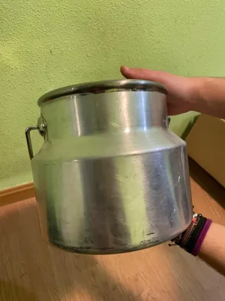 Lechera antigua de aluminio