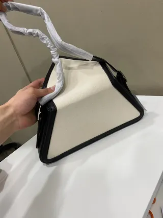 Bolso bandolera bicolor blanco y negro