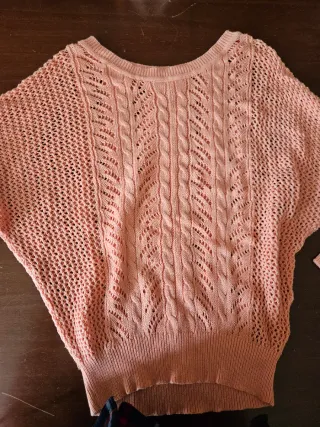 Maglietta rosa lavorata a maglia