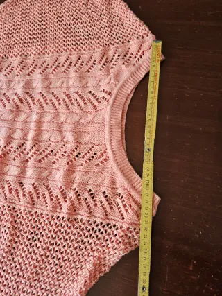 Maglietta rosa lavorata a maglia