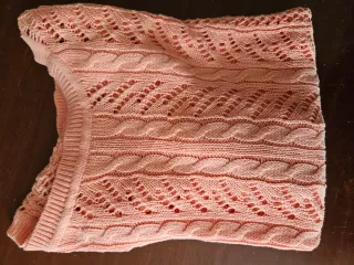 Maglietta rosa lavorata a maglia