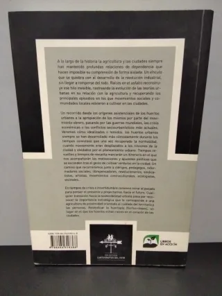 Raíces en el asfalto