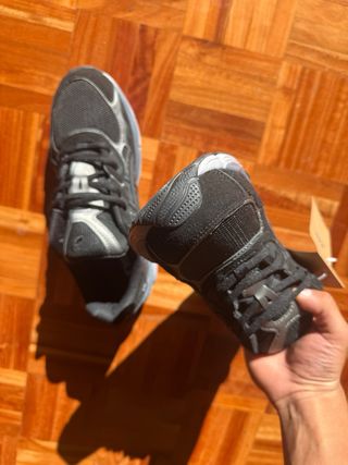 Asics Gel NYC Negras Talla 43.5