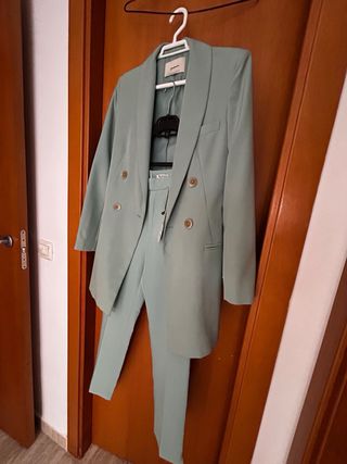 Traje Stradivarius verde mujer