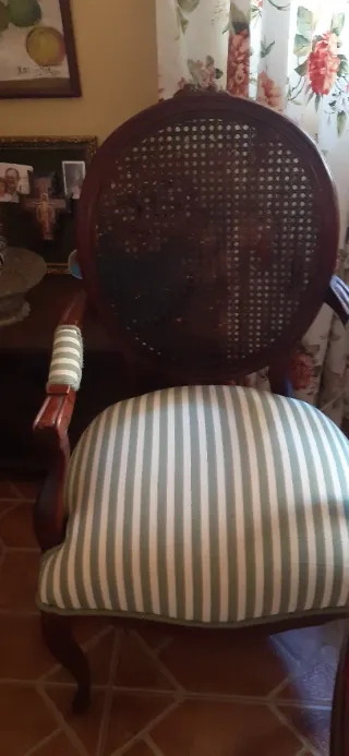 6 Sillones antiguos con medallón de madera + 3