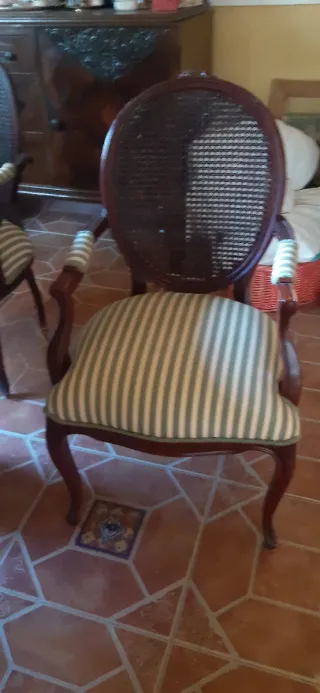 6 Sillones antiguos con medallón de madera + 3