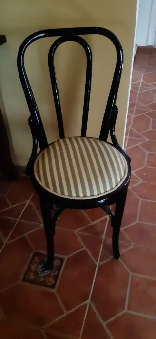 6 Sillones antiguos con medallón de madera + 3