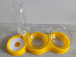 Cibo e acquaio per animali domestici