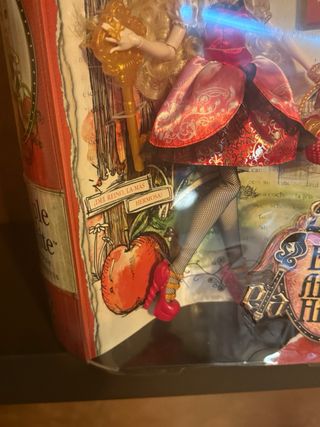 Bambola Ever After High Apple White Mattel 2013