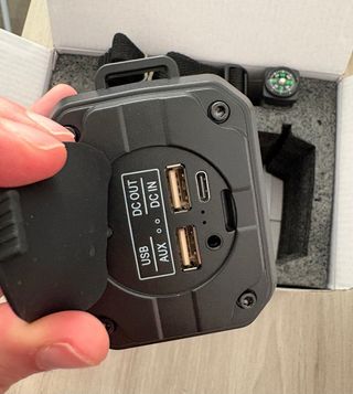 Radio de manivela solar emergencia. PRECINTADA