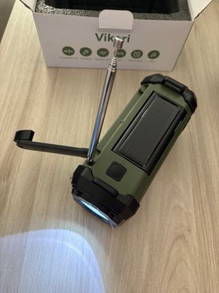 Radio de manivela solar emergencia. PRECINTADA