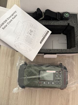 Radio de manivela solar emergencia. PRECINTADA