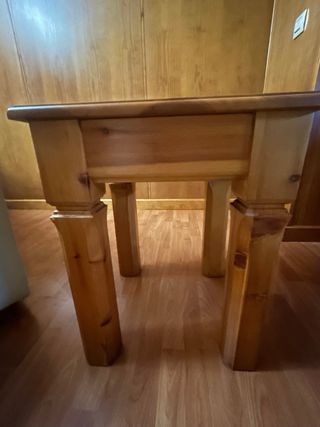Conjunto mesa y 4 sillas madera.