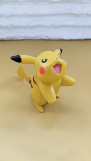 Desde 1€ Pokémon Vespiquen Dewott Pikachu
