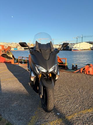 Yamaha Tmax 530 SX Negra