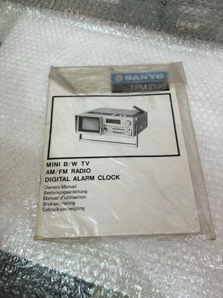 Sanyo TPM2140 TV Mini Portátil AM/FM Reloj