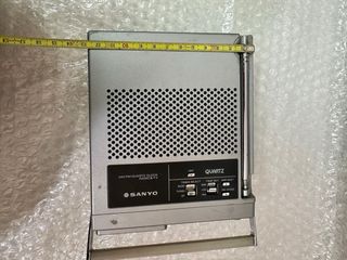 Sanyo TPM2140 TV Mini Portátil AM/FM Reloj