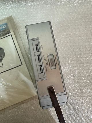 Sanyo TPM2140 TV Mini Portátil AM/FM Reloj