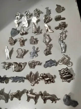 Lote 50 pins plateados x 3€