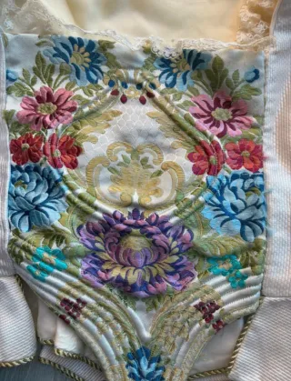 Traje de Fallera Vives y Marí