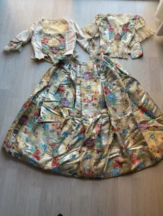 Traje de Fallera Vives y Marí